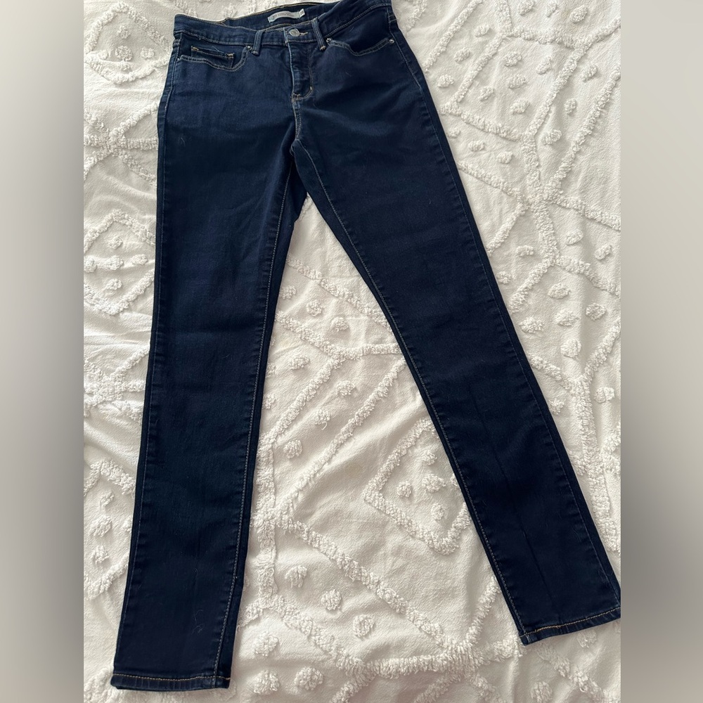 Levi’s Shaping Skinny 314 Jeans in Dark Wash Size 28
